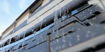 楼顶漏水小区物业管吗？